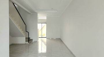 ruang keluarga dijual rumah baru 2 lantai