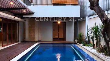 Gambar 1 Rumah Modern Tropical House Dalam Townhouse Di Kemang 