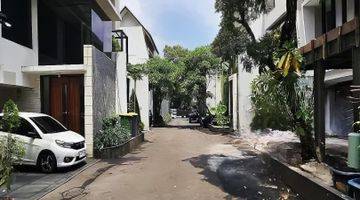 Gambar 2 Rumah 3 Lantai Baru Renovasi Siap Huni Di Townhouse Cilandak