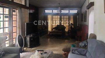 Gambar 2 Rumah Lama Terawat Di Kawasan Mega Kuningan 