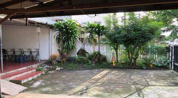 garasi/carport rumah pinggir jalan raya veteran
