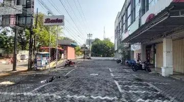 Gambar 3 Ruko Setiabudi Banyumanik Semarang Strategis Parkir Mobil Banyak