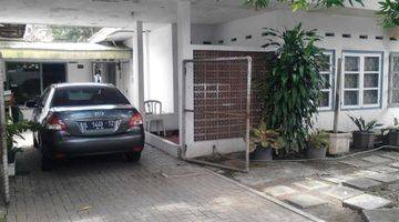 Gambar 1 Rumah jln karang menjangan depan unair Surabaya