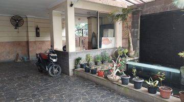 garasi/carport rumah full furnished dgn kolam