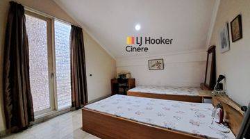 kamar tidur rumah siap huni dengan swimming