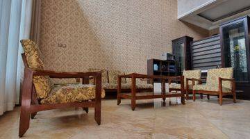 ruang keluarga rumah bagus 2 lantai di