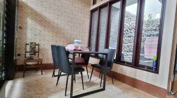 ruang makan rumah bagus 2 lantai di