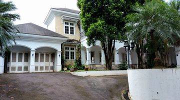 tampak depan rumah mewah american clasic di