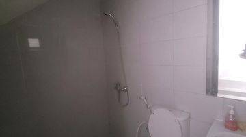 kamar mandi rumah semi furnished sudah renovasi