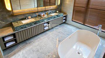 kamar mandi rumah mewah cluster layton navapark