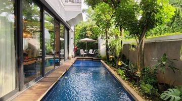 kolam renang rumah 2 lantai dalam townhouse,