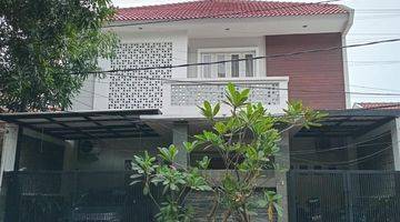 Gambar 1 Dijual Rumah 2 Lantai 6 Kamar Semi Furnish di Jakarta Timur 