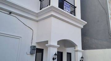 Gambar 2 Dijual Rumah 2 Lantai Classic Moderen Di Harapan Indah