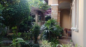 tampak depan rumah 2 lantai siap huni