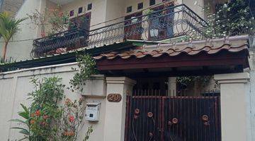 tampak depan rumah 2 lantai startegis dekat