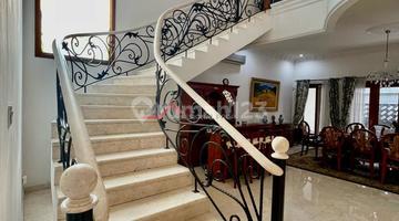 foto lainnya rumah klasik eropa  dalam komplek