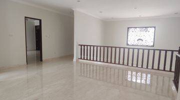 Gambar 2 Town House Bagus-Dekat Penvil-Luas 400/400 Harga 12,9 Milyar