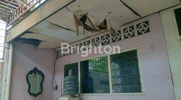 Gambar 4 Rumah Tua Hitung Tanah di Krukut Tamansari Pinggir Jalan Raya