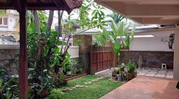 Gambar 4 Balinese Style House