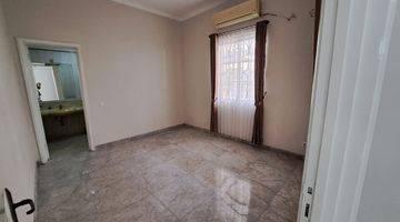 Gambar 3 Rumah 3 Lantai, Semi Furnished, Siap Huni, di Lippo Karawaci