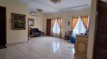 Gambar 2 Rumah 2 Lantai Fully Furnished di Kelapa Gading