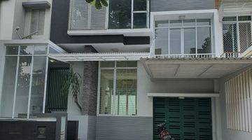 Gambar 1 Rumah 2 Lantai di Kebayoran Terrace Bintaro Jaya