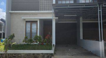 Gambar 1 Dijual rumah 2 lantai siap huni posisi hook diciwaruga polban