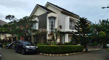 tampak depan rumah hook dalam cluster di