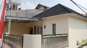 tampak depan rumah selesai renovasi di kawasan