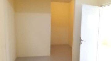kamar tidur rumah selesai renovasi di kawasan