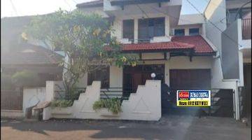 tampak depan rumah bagus di dalam komplek