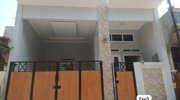 tampak depan rumah coklat kondisi memikat di