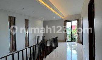 Gambar 4 Rumah Mewah Dan Cantik dalam Townhouse Di Cipete