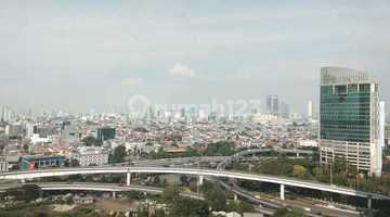ruang makan apartemen taman anggrek 3 br