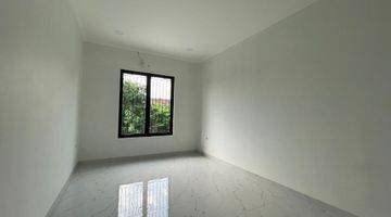 Gambar 2 Rumah Bagus 2lt Tggal Msuk 3kt..2.5m( Cod Dami)