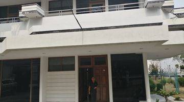 Gambar 4 Rumah Area Komersial Raya Darmo Permai Cocok untuk Restoran Klinik