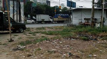 Gambar 3 Tanah Pinggir Jalan Raya Gatot Subroto