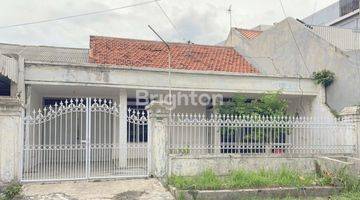 Gambar 1 BUTUH CEPAT LAKU RUMAH HITUNG TANAH SAJA DI RUNGKUT ASRI