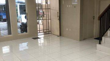 Gambar 3 Rumah di Cluster Vienna 2 Lantai Bagus semi furnished