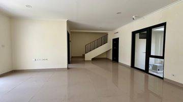 Gambar 5 Rumah Cluster Leonora 3 Lantai Unfurnished Baru