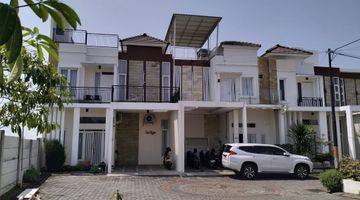 Gambar 1 Villa Batu + Private Pool Jatim Park 3 Jawa Timur, View Gunung 