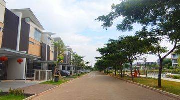 Gambar 3 Rumah 3 Lantai Mozart Signature Uk 10x25 Bagus Unfurnished