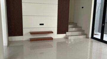 Gambar 5 Rumah Baru Minimalis Modern 2 Lantai Free Kitchen Set