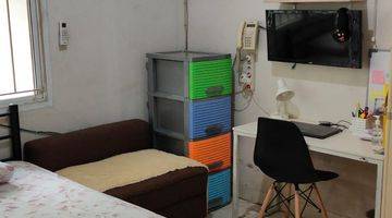 kamar tidur rumah rapi 2 menit ke