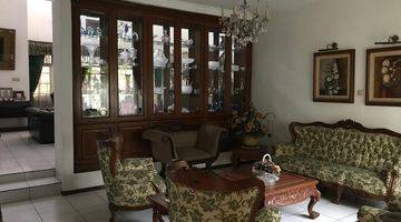 ruang tamu rumah elit asri siap huni