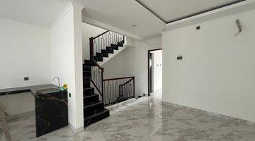 Gambar 4 Rumah Cantik Minimalis Modern 3.5 Lantai Tebet Jakarta Selatan