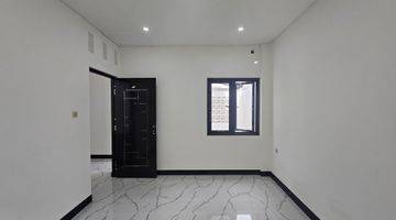 Gambar 5 Dijual Rumah Tropis Hitam Putih Modern Minimalis 2 Lantai Bekasi