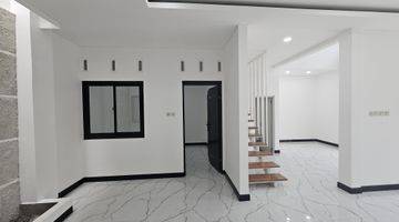 Gambar 4 Dijual Rumah Tropis Hitam Putih Modern Minimalis 2 Lantai Bekasi