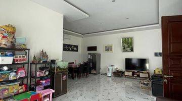 Gambar 4 Rumah Hoek Eyecathing Di Eminent Bsd