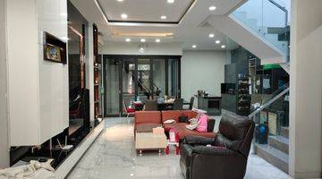 Gambar 1 Dijual Rumah 3 lantai full Interior di Taman Surya 5